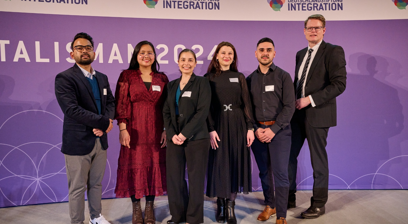 6 personen bei der talisman verleihung